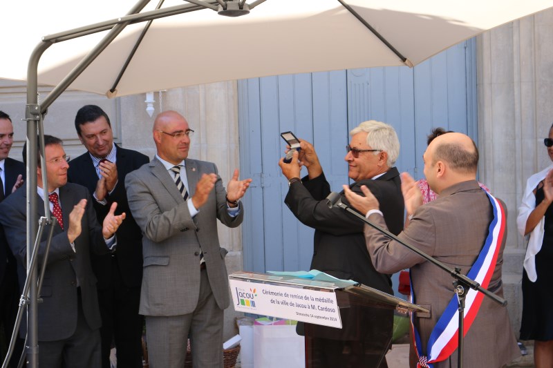 Jacou distinguiu com a Medalha da Cidade José Mário Cardoso, antigo Presidente da Câmara de Sernancelhe 