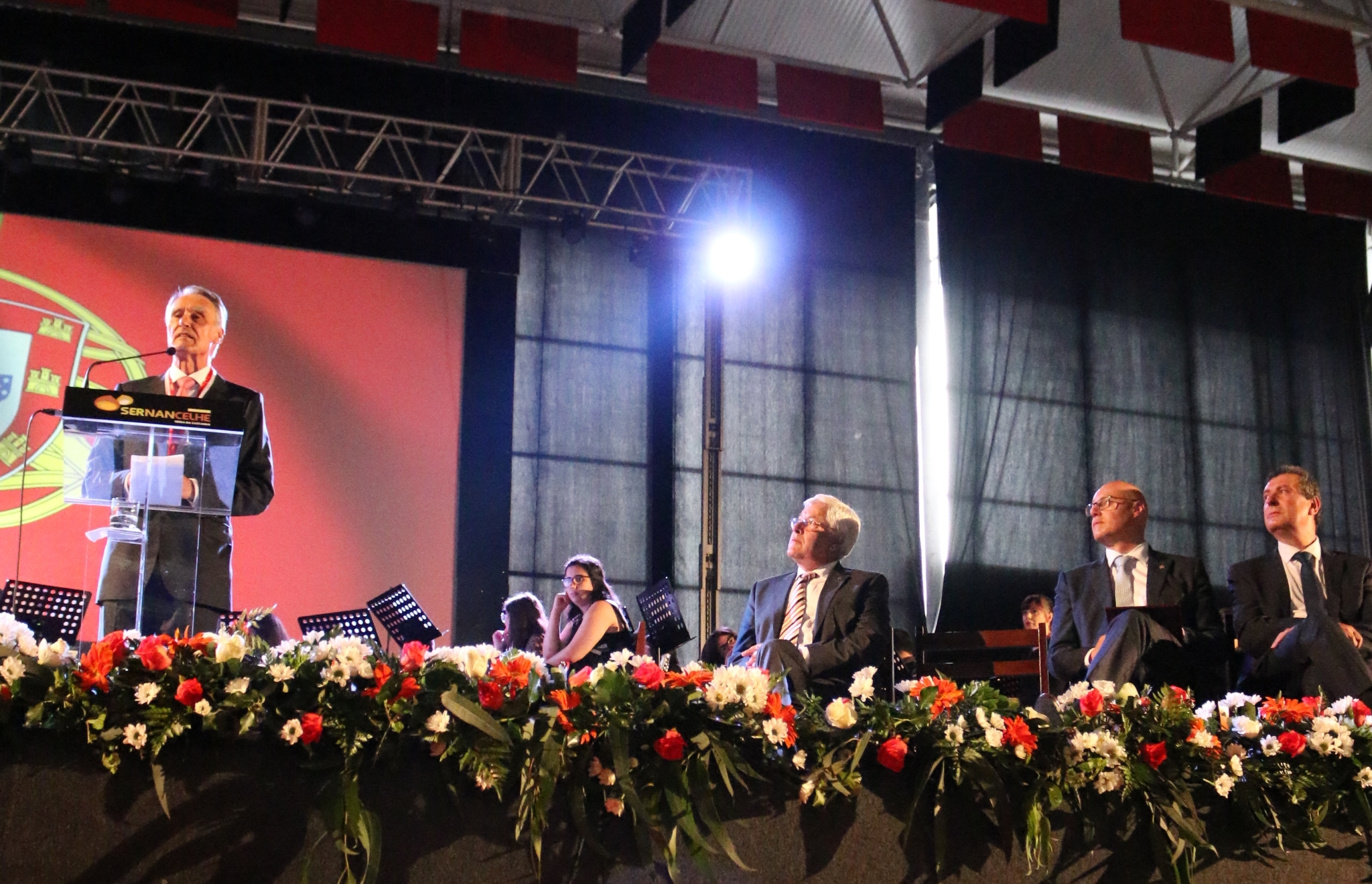 SERNANCELHE DISTINGUE CAVACO SILVA COM A MEDALHA DE HONRA DO CONCELHO