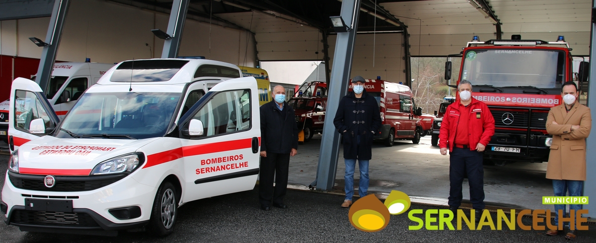 MUNICÍPIO OFERECE AMBULÂNCIA DE TRANSPORTE DE DOENTES À CORPORAÇÃO DE BOMBEIROS DE SERNANCELHE