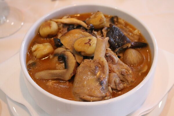 Arroz de cabrito com cogumelos e castanhas