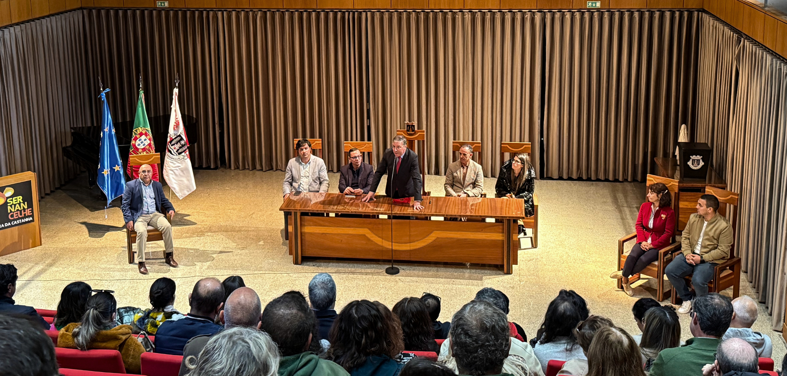 MUNICIPIO E COLABORADORES HOMENAGEARAM CARLOS MANUEL NEVES PAIVA PELOS 40 ANOS DE SERVIÇO NA CÂMA...